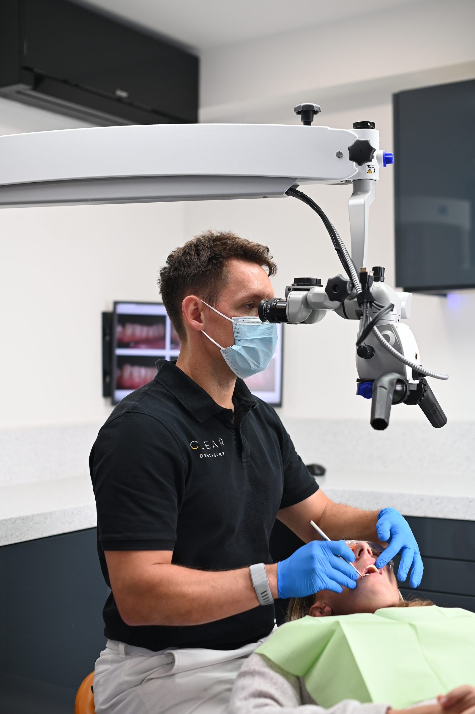 Dentist working through the surgical microscope